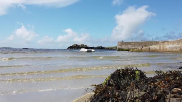 Piękne wybrzeże w Rosbeg w hrabstwie Donegal - Irlandia — Wideo stockowe