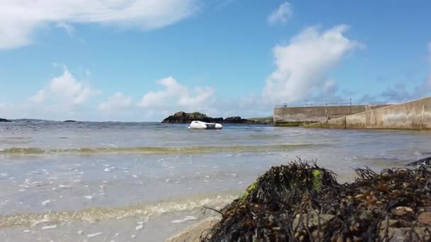 Piękne wybrzeże w Rosbeg w hrabstwie Donegal - Irlandia — Wideo stockowe