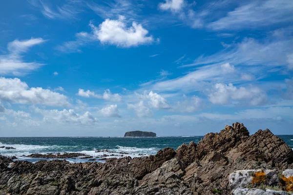 Glashedy Island es una isla inhabitada aproximadamente 1 milla de filamento de polen al oeste de Trawbreaga Bay. Aquí visto desde los castillos - Donegal, Irlanda —  Fotos de Stock