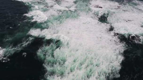 格拉斯哥岛的空中，一个无人居住的岛屿，位于特拉瓦布拉加湾以西- -爱尔兰多尼加尔 — 图库视频影像