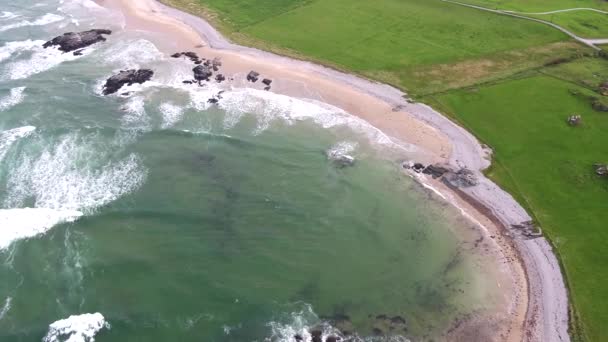 Flygfoto över Doagh, grevskapet Donegal, Irland — Stockvideo