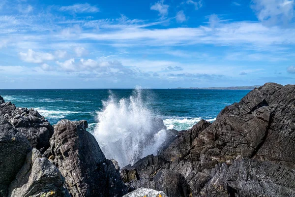 A bela costa ao lado do Castelo de Carrickabraghy - Ilha de Doagh, Inishowen, Condado de Donegal - Irlanda — Fotografia de Stock