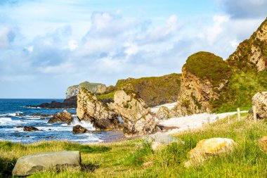 Maling Kuyusu 'nun güzel kıyısı, Inishowen - County Donegal, İrlanda
