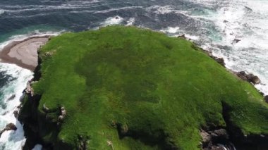 Glashedy Adası Havalimanı, Trawbreaga Körfezi 'nin batısındaki ıssız bir ada Donegal, İrlanda