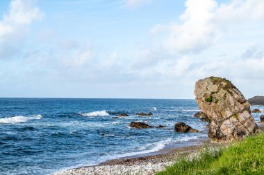Maling Kuyusu 'nun güzel kıyısı, Inishowen - County Donegal, İrlanda