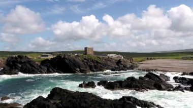 Carrickabraghy Şatosu - Doagh Adası, Inishowen, Donegal Bölgesi - İrlanda