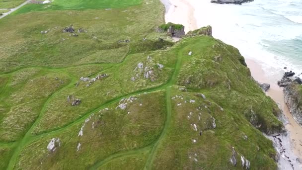 アイルランドのドニゴール州北海岸郡ドアの航空写真 — ストック動画