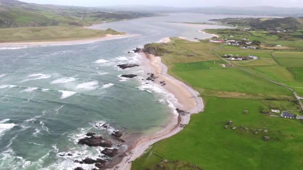 Flygfoto över Doagh, grevskapet Donegal, Irland — Stockvideo