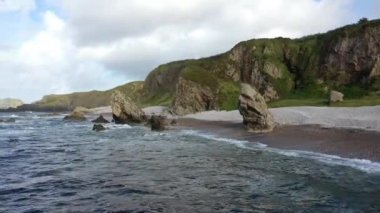 Maling Kuyusu 'nun güzel sahil manzarası, Inishowen - County Donegal, İrlanda