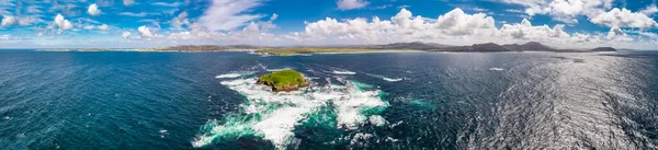 Aerial of Glashedy Island, an uninhabitated island west of Trawbreaga Bay - Donegal, Ireland — стоковое фото