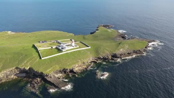 Αεροφωτογραφία της όμορφης ακτής στο St. Johns Point, County Donegal, Ιρλανδία — Αρχείο Βίντεο