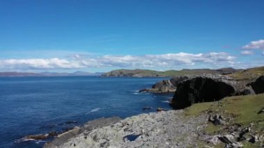 Donegal İlçesi 'ndeki Dawros kıyı şeridinin havadan görüntüsü - İrlanda