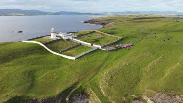 Vista aérea de la hermosa costa en St. Johns Point, Condado de Donegal, Irlanda — Vídeo de stock