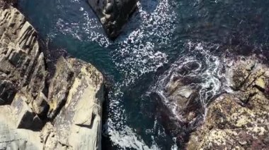 Donegal İlçesi 'ndeki Dawros kıyı şeridinin havadan görüntüsü - İrlanda