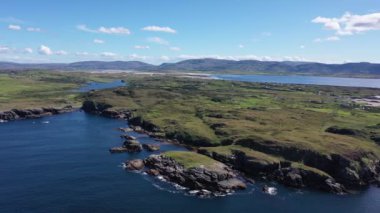 Donegal İlçesi 'ndeki Dawros kıyı şeridinin havadan görüntüsü - İrlanda