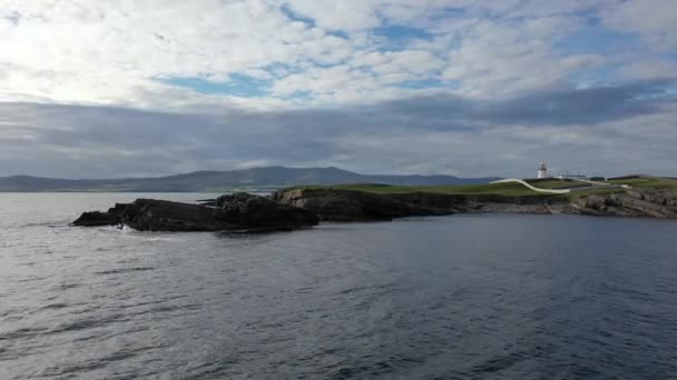 Vista aérea de la hermosa costa en St. Johns Point, Condado de Donegal, Irlanda — Vídeos de Stock