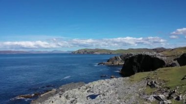 Donegal İlçesi 'ndeki Dawros kıyı şeridinin havadan görüntüsü - İrlanda