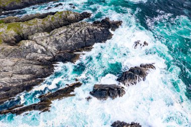 İrlanda 'daki Malin Head kıyı şeridinin havadan görüntüsü