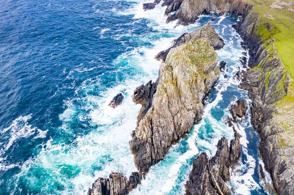 Veduta aerea della costa di Malin Head in Irlanda — Foto Stock