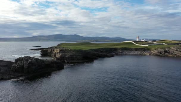 Αεροφωτογραφία της όμορφης ακτής στο St. Johns Point, County Donegal, Ιρλανδία — Αρχείο Βίντεο