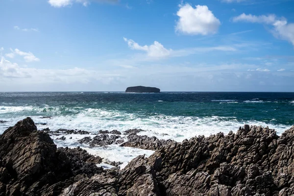 Glashedy Island egy lakatlan sziget, körülbelül 1 mérföldre a Pollen parttól nyugatra Trawbreaga Bay-től. Itt látható a várak - Donegal, Írország — Stock Fotó