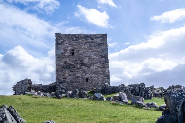 Замок Каррікабрагі - острів Доах, Інішовен, графство Донегал - Ірландія — стокове фото