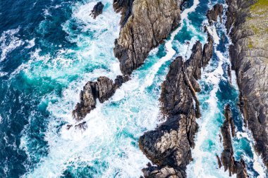 İrlanda 'daki Malin Head kıyı şeridinin havadan görüntüsü