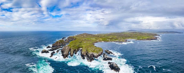Aerial view of the coastline at Malin Head in Ireland — Stock Photo, Image