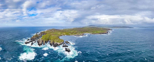 Aerial view of the coastline at Malin Head in Ireland — Stock Photo, Image