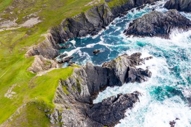 İrlanda 'daki Malin Head kıyı şeridinin havadan görüntüsü