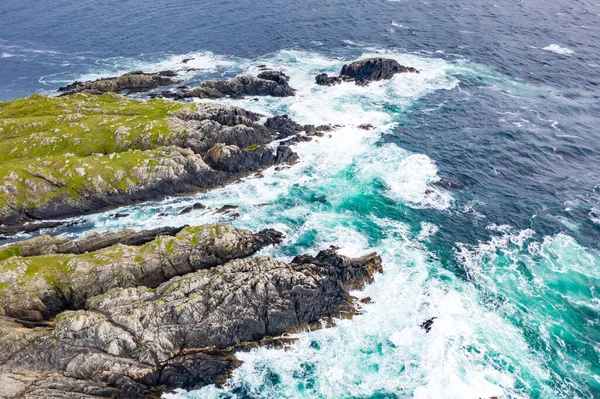 Luchtfoto van de kustlijn van Malin Head in Ierland — Stockfoto