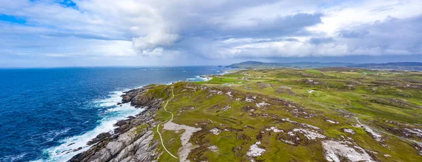 Veduta aerea della costa di Malin Head in Irlanda — Foto Stock