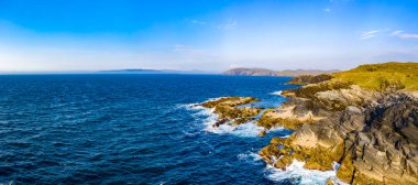 Donegal İlçesi Daros kıyı şeridinin havadan görüntüsü - İrlanda.