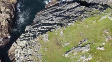 Donegal İlçesi 'ndeki Dawros kıyı şeridinin havadan görüntüsü - İrlanda