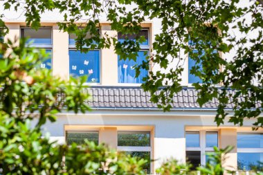 Coronavirus Covid-19 salgını sırasında okul pencereleri