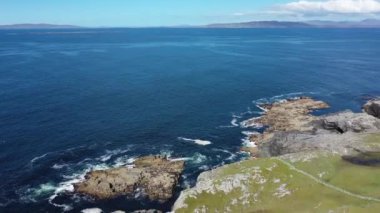 Donegal İlçesi 'ndeki Dawros kıyı şeridinin havadan görüntüsü - İrlanda