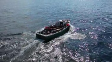 Donegal, İrlanda 'daki Dawros' ta balıkçı teknesi
