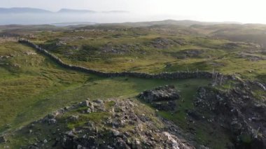 Donegal İlçesi 'ndeki Dawros kıyı şeridinin havadan görüntüsü - İrlanda