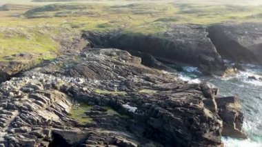 Donegal İlçesi 'ndeki Dawros kıyı şeridinin havadan görüntüsü - İrlanda