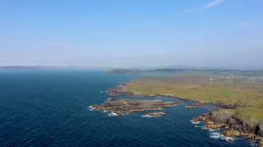 Donegal İlçesi 'ndeki Dawros kıyı şeridinin havadan görüntüsü - İrlanda