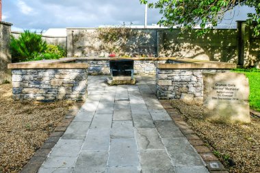 BalLYSHANNON, IRELAND - 22 Ağustos 2020: Avustralya 'ya giden yetim kızların anısına