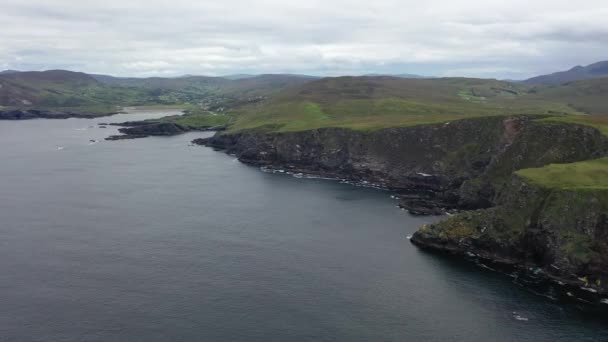 Удивительное побережье Glencolumbkille Donegal - Ирландия — стоковое видео