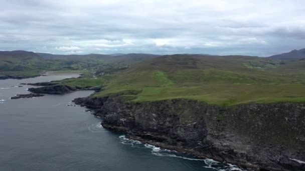 Удивительное побережье Glencolumbkille Donegal - Ирландия — стоковое видео