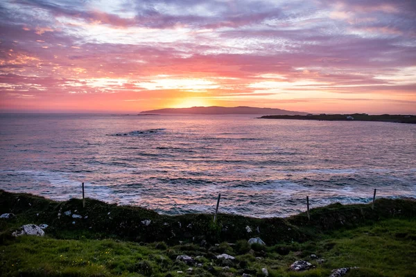 Sunset felett Aran Island - Arranmore - County Donegal, Írország. — Stock Fotó