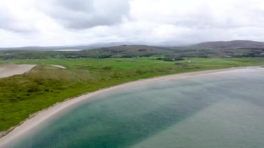 Donegal, İrlanda 'daki Lettermacaward' ın Gweebarra Körfezi