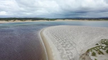 Ardara ile Donegal 'deki Portnoo arasında Sheskinmore Körfezi' ndeki güzel sahil - İrlanda