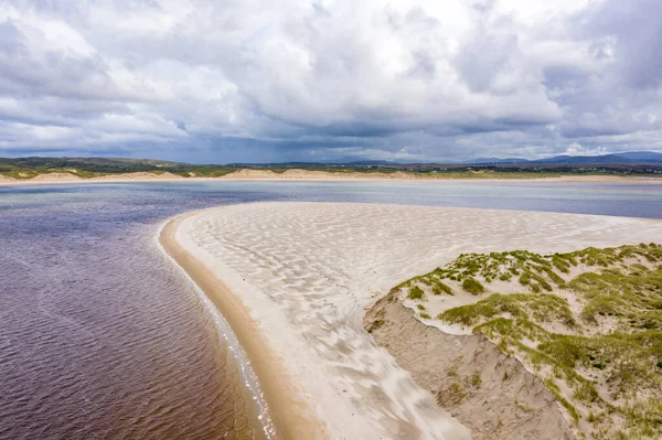 Krásná pláž v zálivu Sheskinmore mezi městy Ardara a Portnoo v Donegalu - Irsko — Stock fotografie