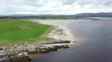 Donegal 'de Ardara ile Portnoo arasında Sheskinmore Doğa Koruma Alanı' nda sahil - İrlanda
