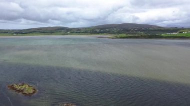 Donegal, İrlanda 'daki Lettermacaward' ın Gweebarra Körfezi