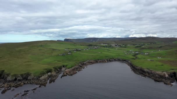 Удивительное побережье Glencolumbkille Donegal - Ирландия — стоковое видео